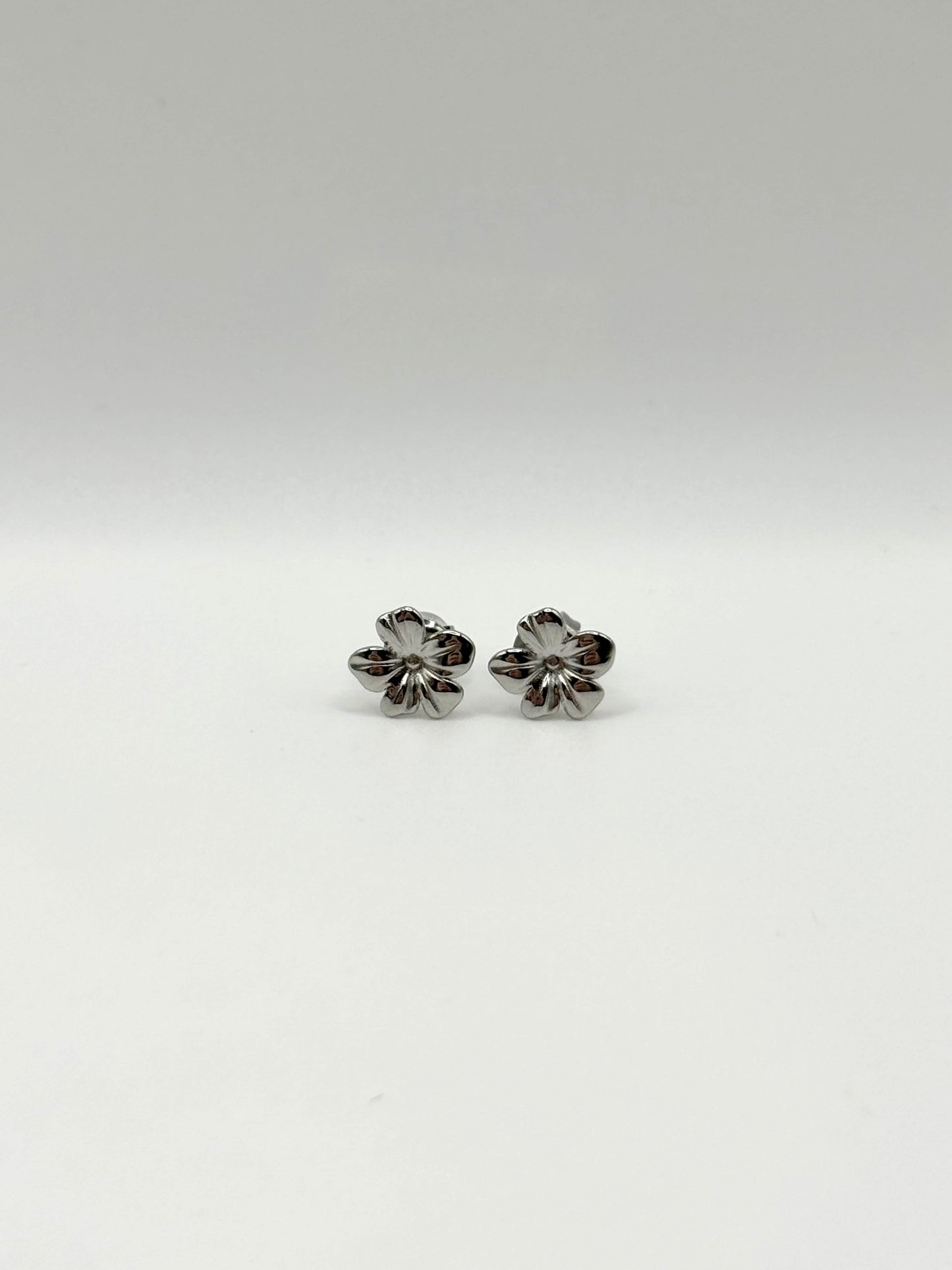 Boucles Fleur mini argentées